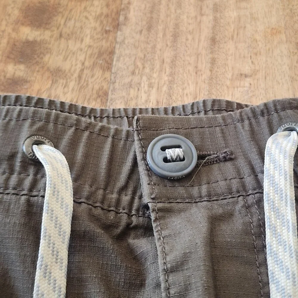 Vuori Shorts Mens Medium Green Ripstop Elastic Waist Drawstring Hiking Casual